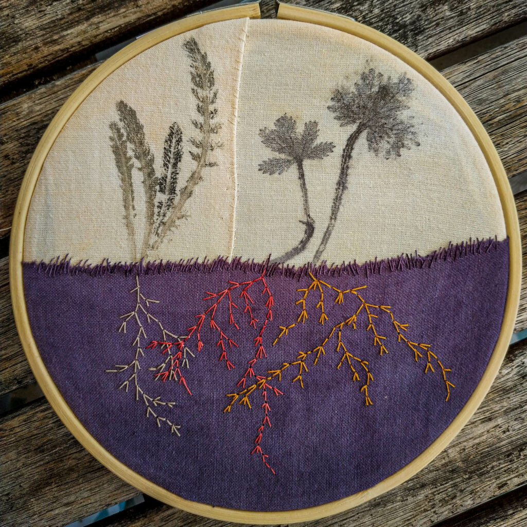 broderie plantes martelées